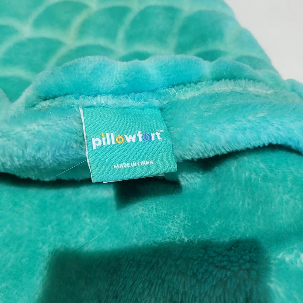 Mermaid Throw Blanket Ombre Color Purple Blue Fish Tail Scale Soft Fleece Velour